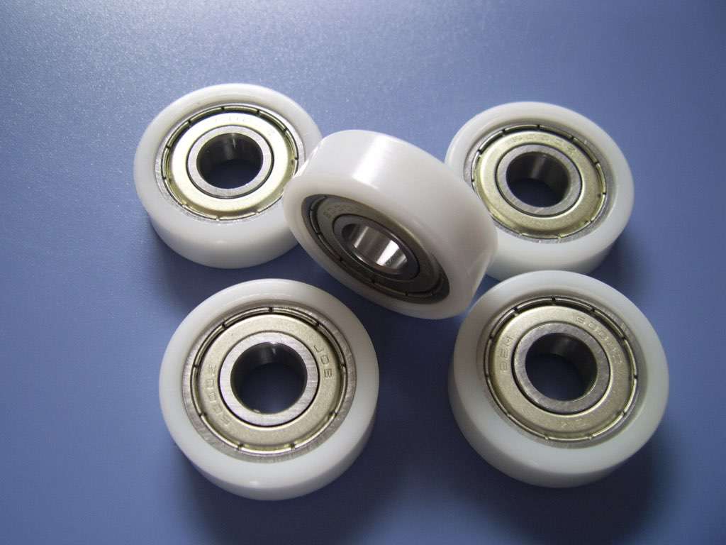 What are the application advantages of nylon pulleys?