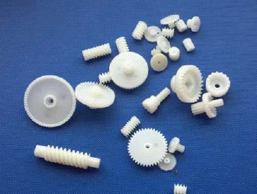 plastic gears and metal gears